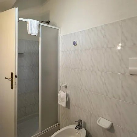 La Casa Di Anna - Trilocale 6 Posti Letto Apartament *